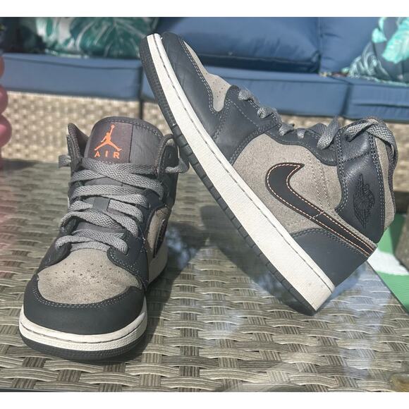 Air Jordan 1 Mid SE GS “Night Stadium / Total Orange / Black” – Size 5Y - Picture 6 of 8